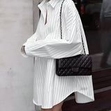 Bílé oversized košilové šaty se pruhy – Streetstyle vzhled